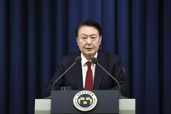 开yun体育网又于4日凌晨通告拔除戒严令-开云·kaiyun体育(中国大陆)官方网站 登录入口